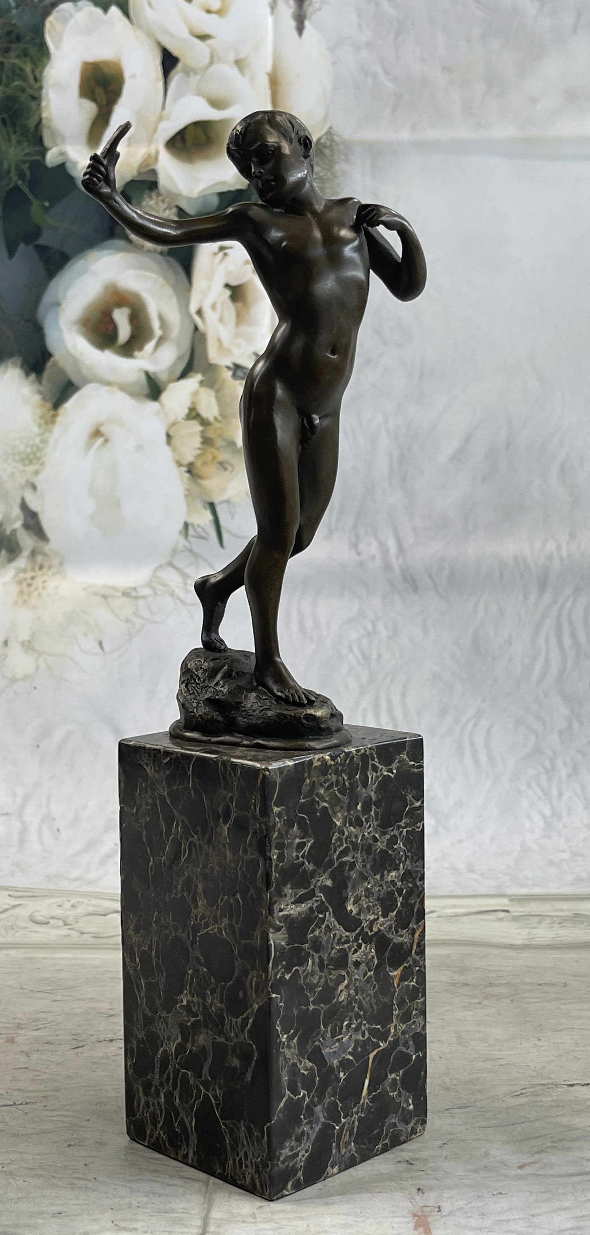 Vintage 100% Solid Bronze Boy Hot Cast Statue Art