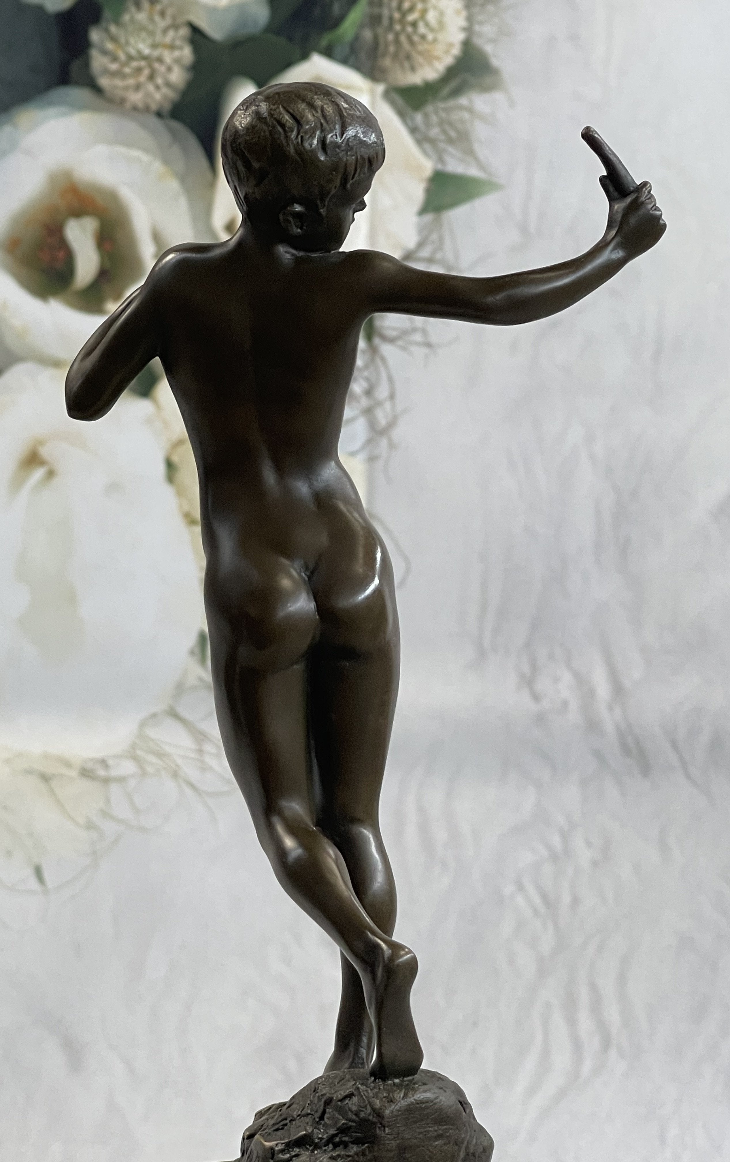 Vintage 100% Solid Bronze Boy Hot Cast Statue Art