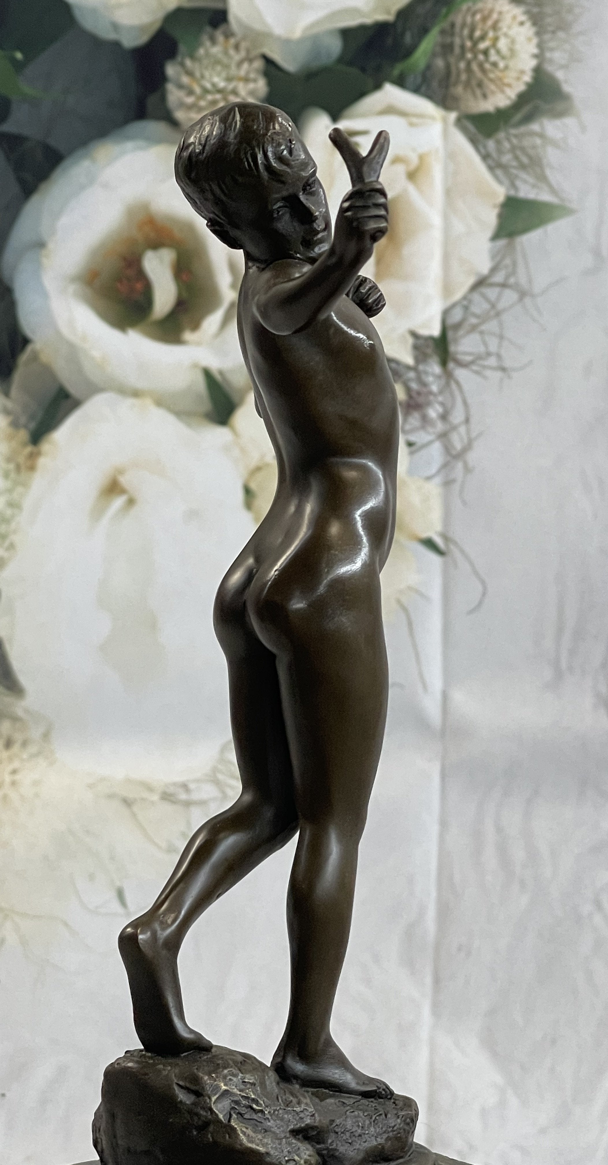 Vintage 100% Solid Bronze Boy Hot Cast Statue Art