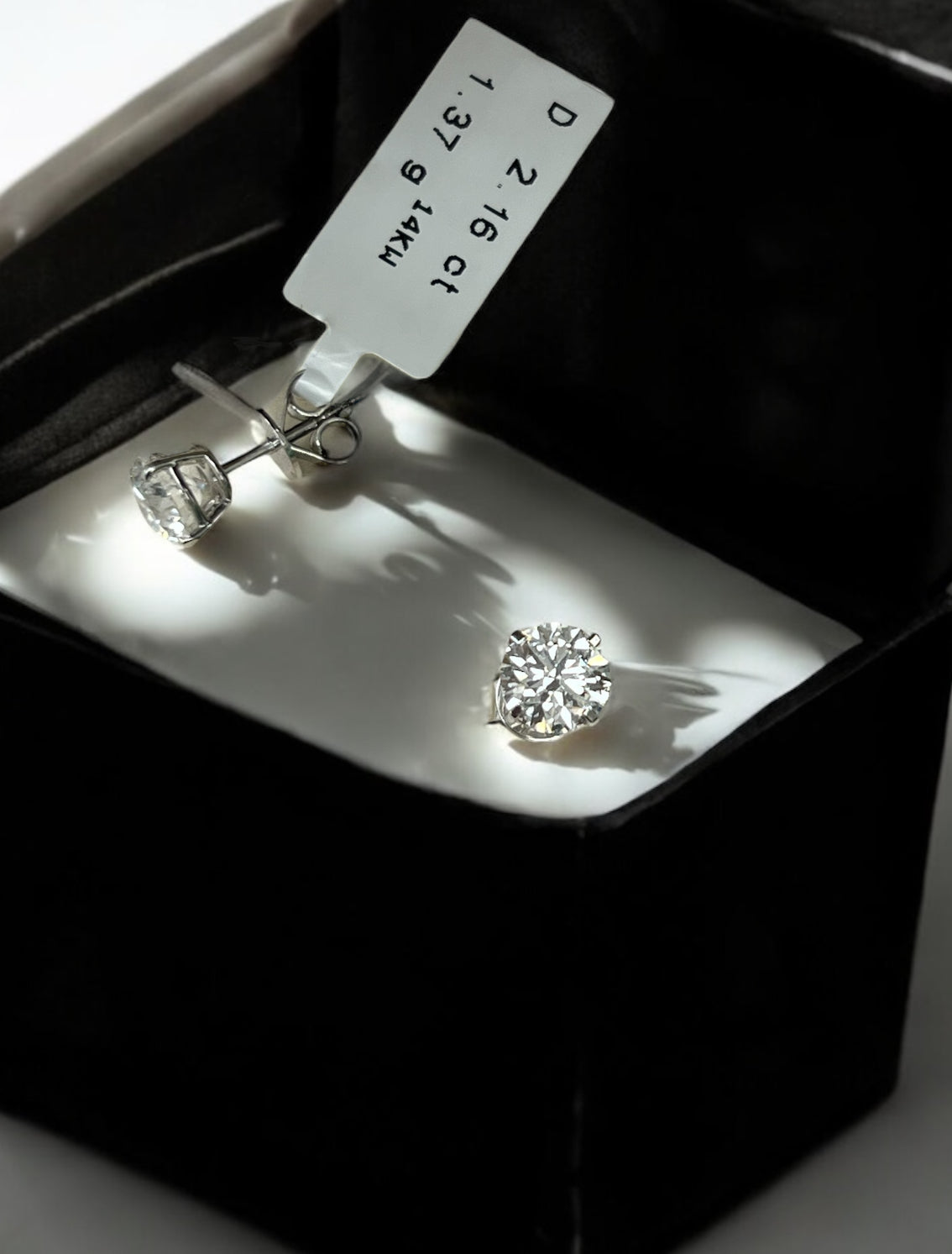 2.17 Carats Earrings