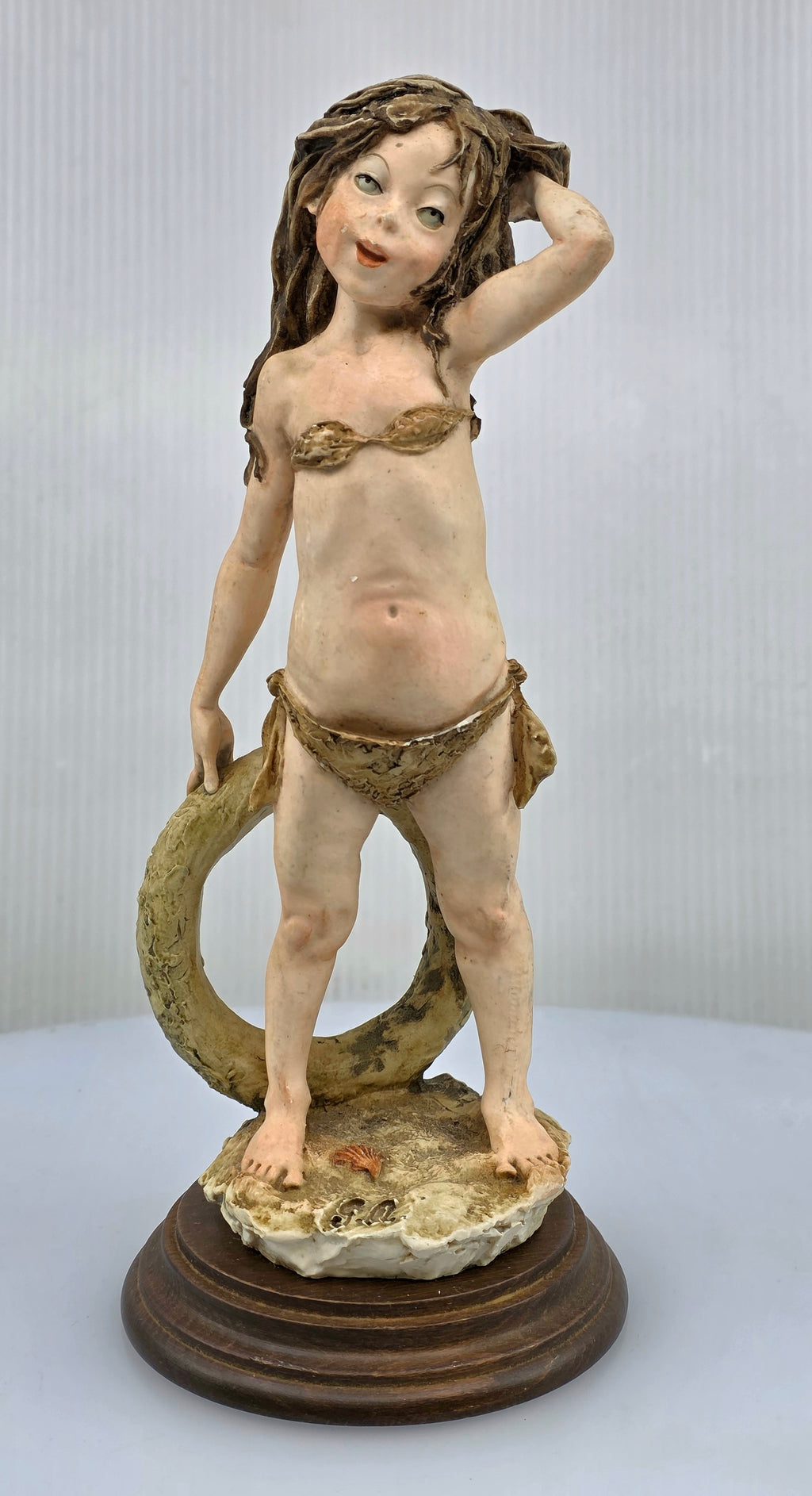 Giuseppe Armani Capodimonte Italy Girl With Flowers Figurine With Wood Base 9.25"h
