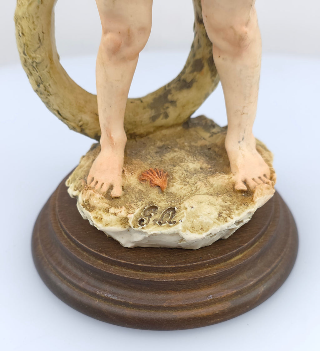 Giuseppe Armani Capodimonte Italy Girl With Flowers Figurine With Wood Base 9.25"h