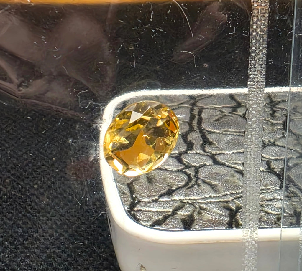 2.23 carats Natural Yellow Topaz Stone