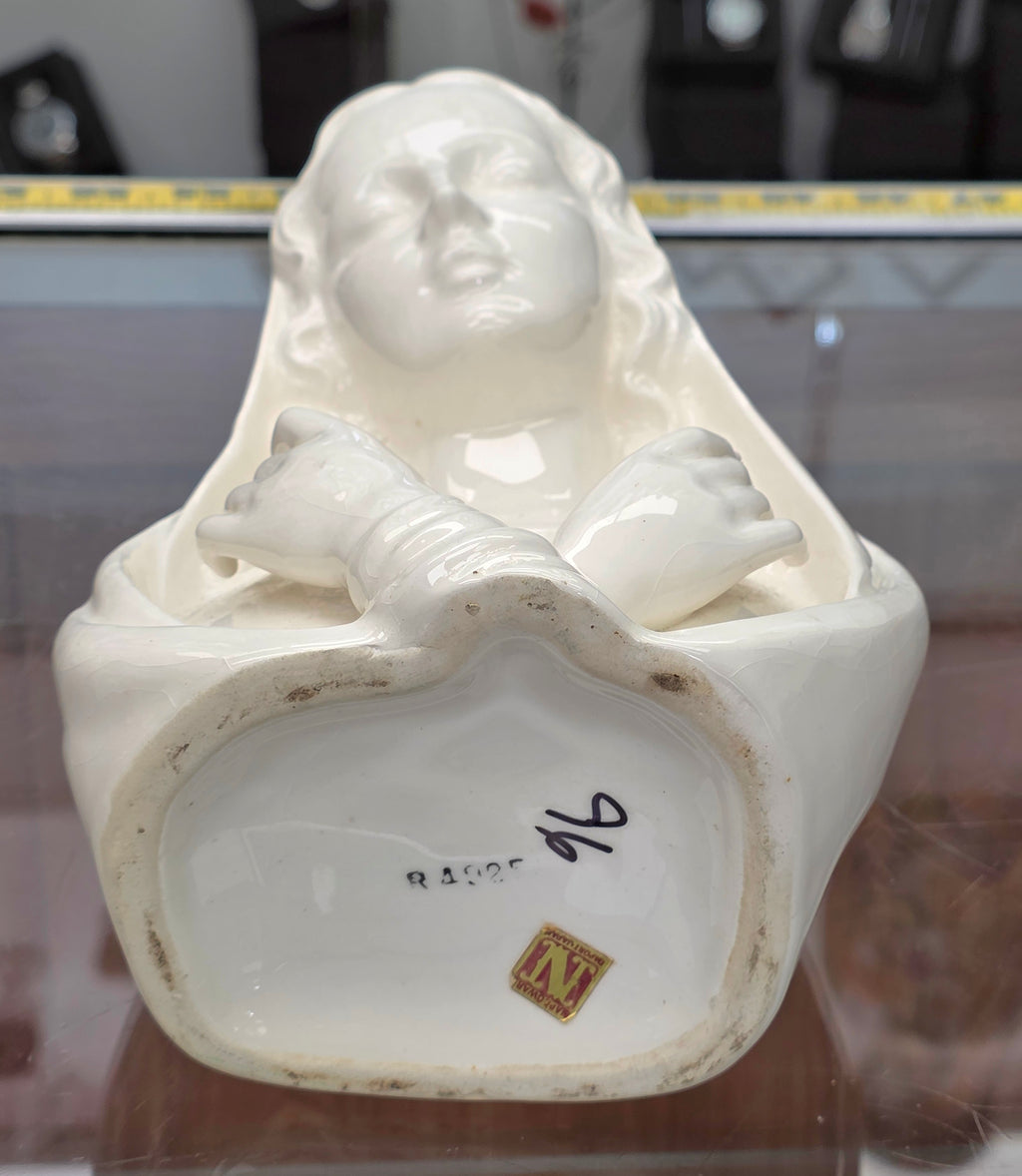 Planter / Wall Pocket Vase, Napco, Madonna / Virgin Mary Head Vase, White Porcelain, Vintage 8" ht