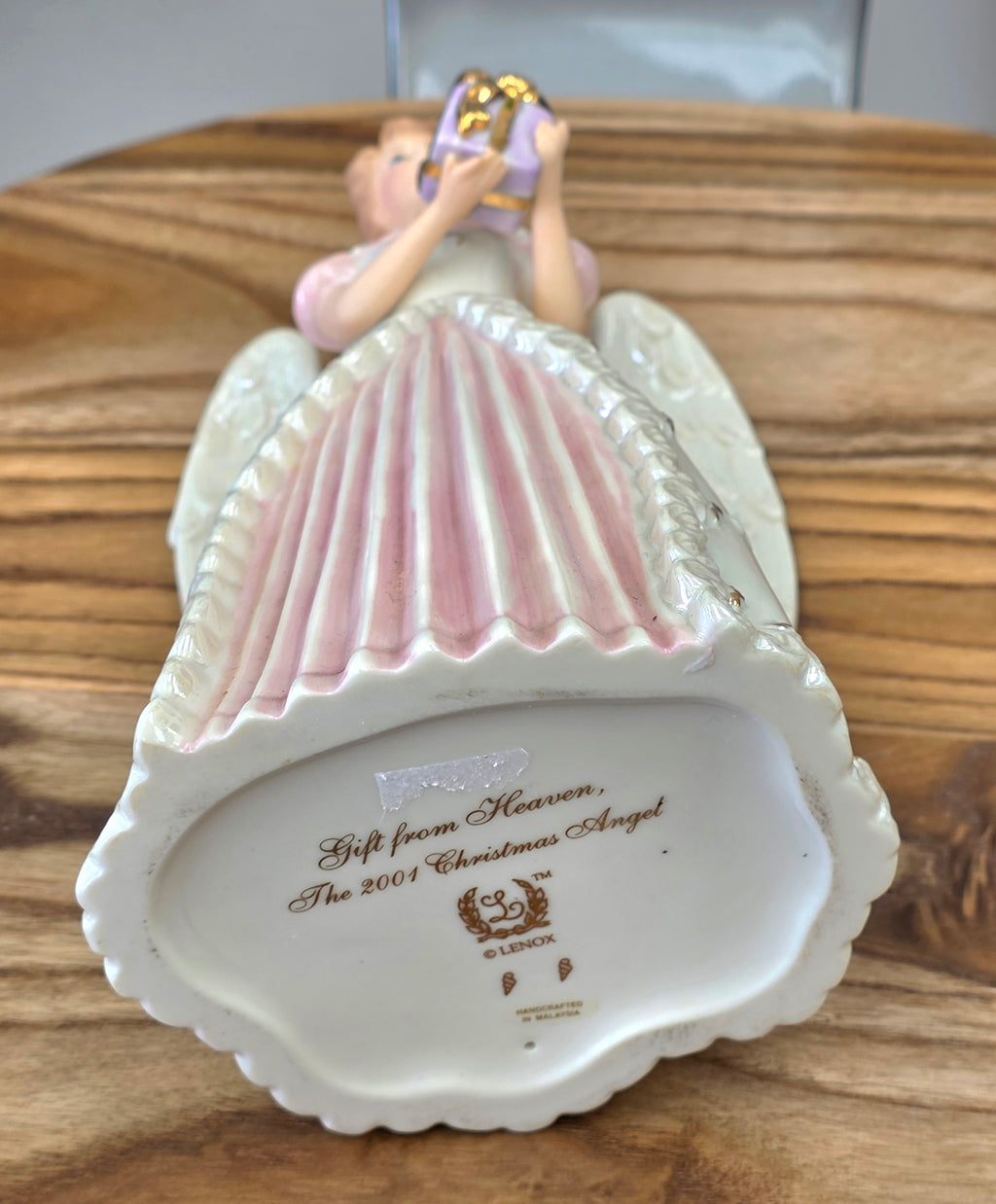 LENOX GIFT FROM HEAVEN The 2001 Christmas ANGEL - MINT CONDITION -- --Jl468