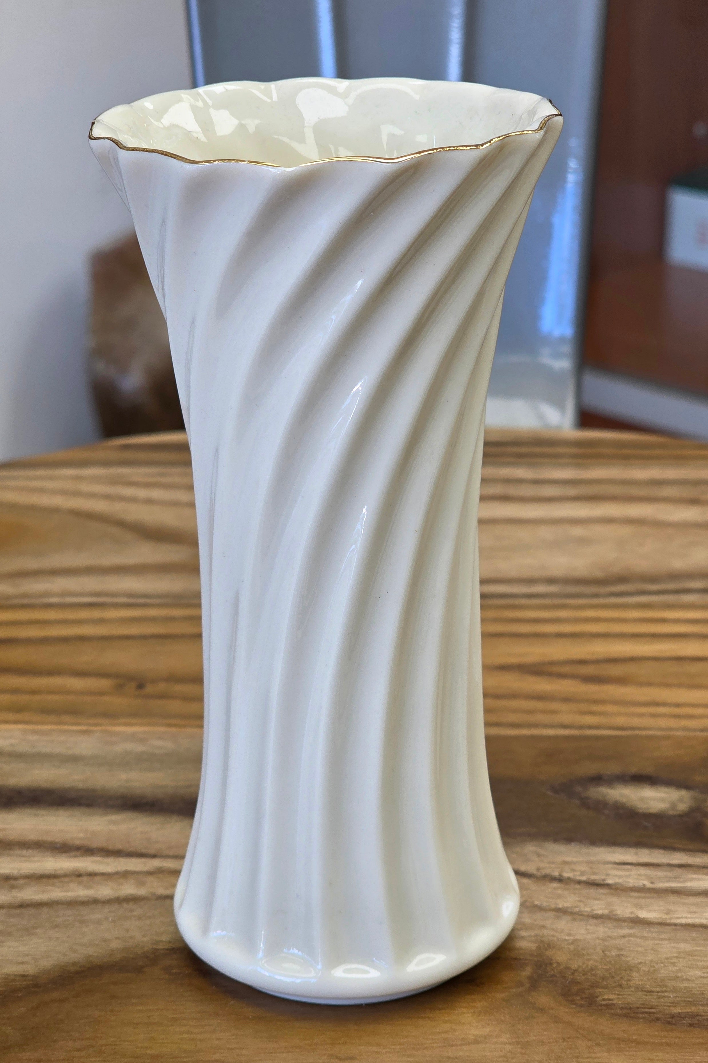 Flair Spiral Lenox porcelain vase 5.88"
