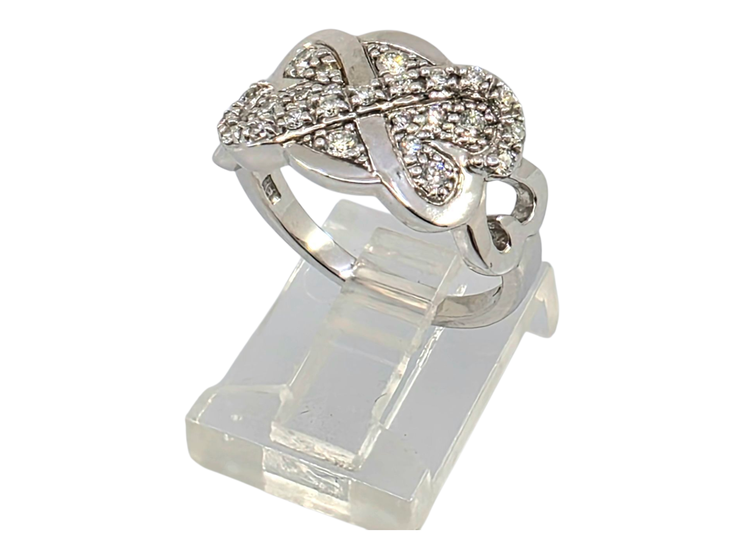 EMWA 14K WHITE GOLD DIAMOND RING