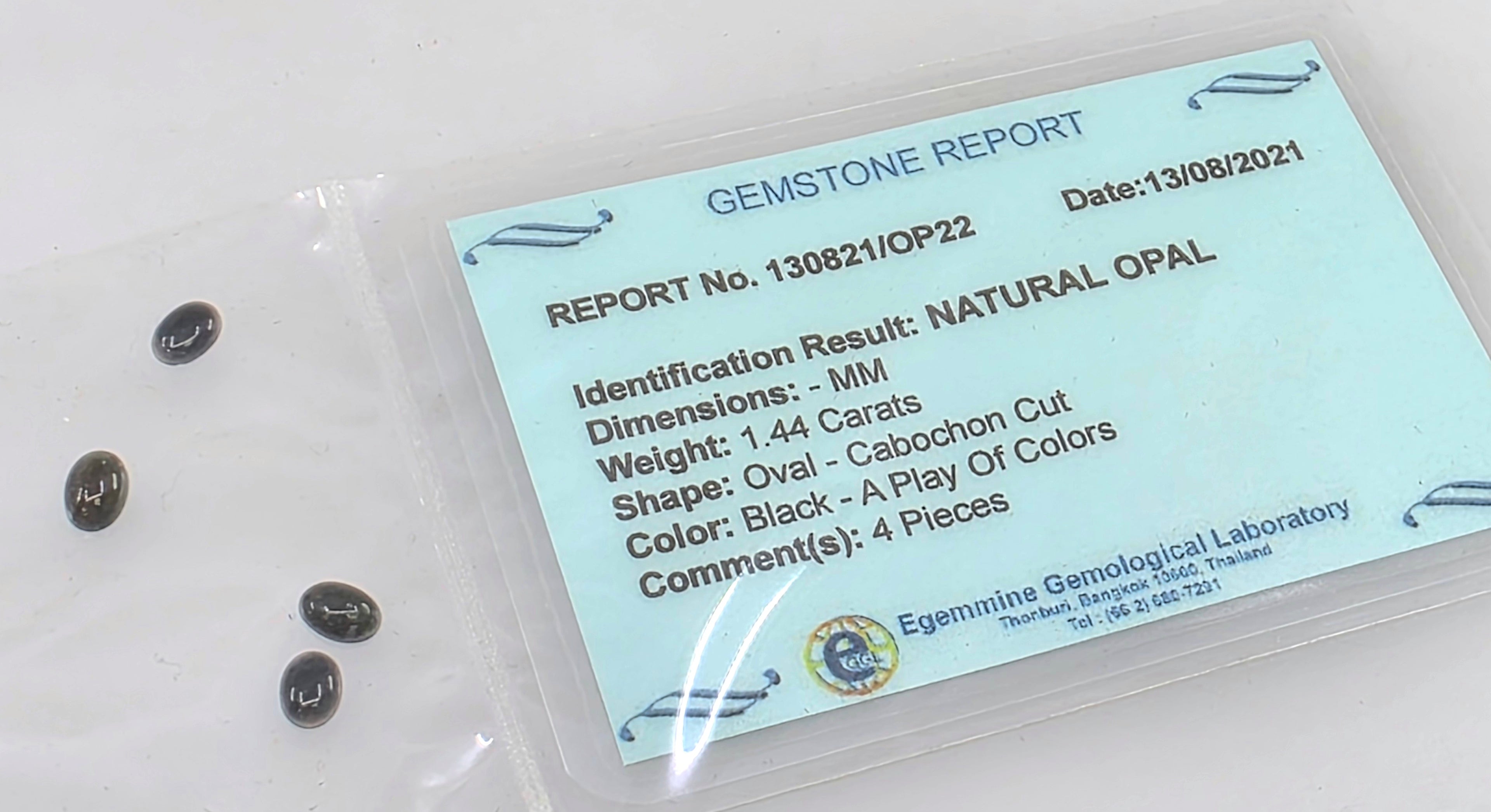 1.44 carats natural opals