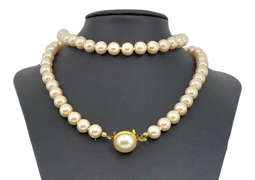 vintage pink faux pearl necklace