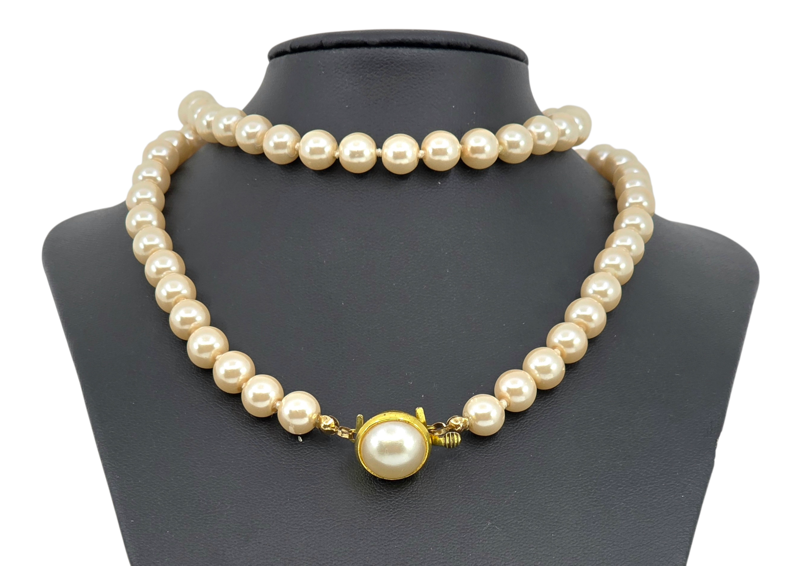 vintage pink faux pearl necklace