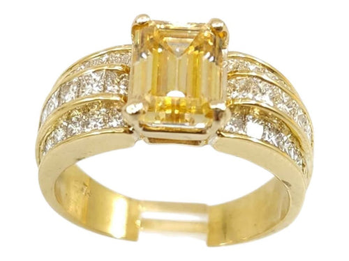 18k yellow gold 4.85cts Fancy Yellow color Emerald IGI certified Diamond ring