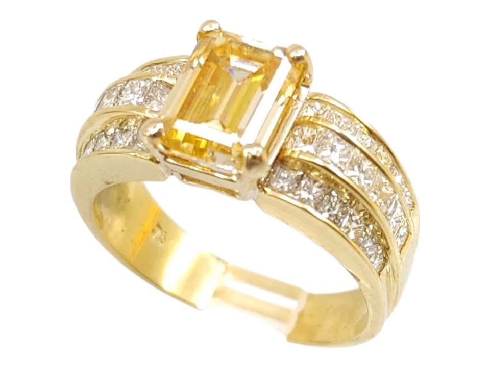 18k yellow gold 4.85cts Fancy Yellow color Emerald IGI certified Diamond ring
